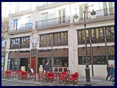 Plaza de la Reina 02 - cafés and nice buildings